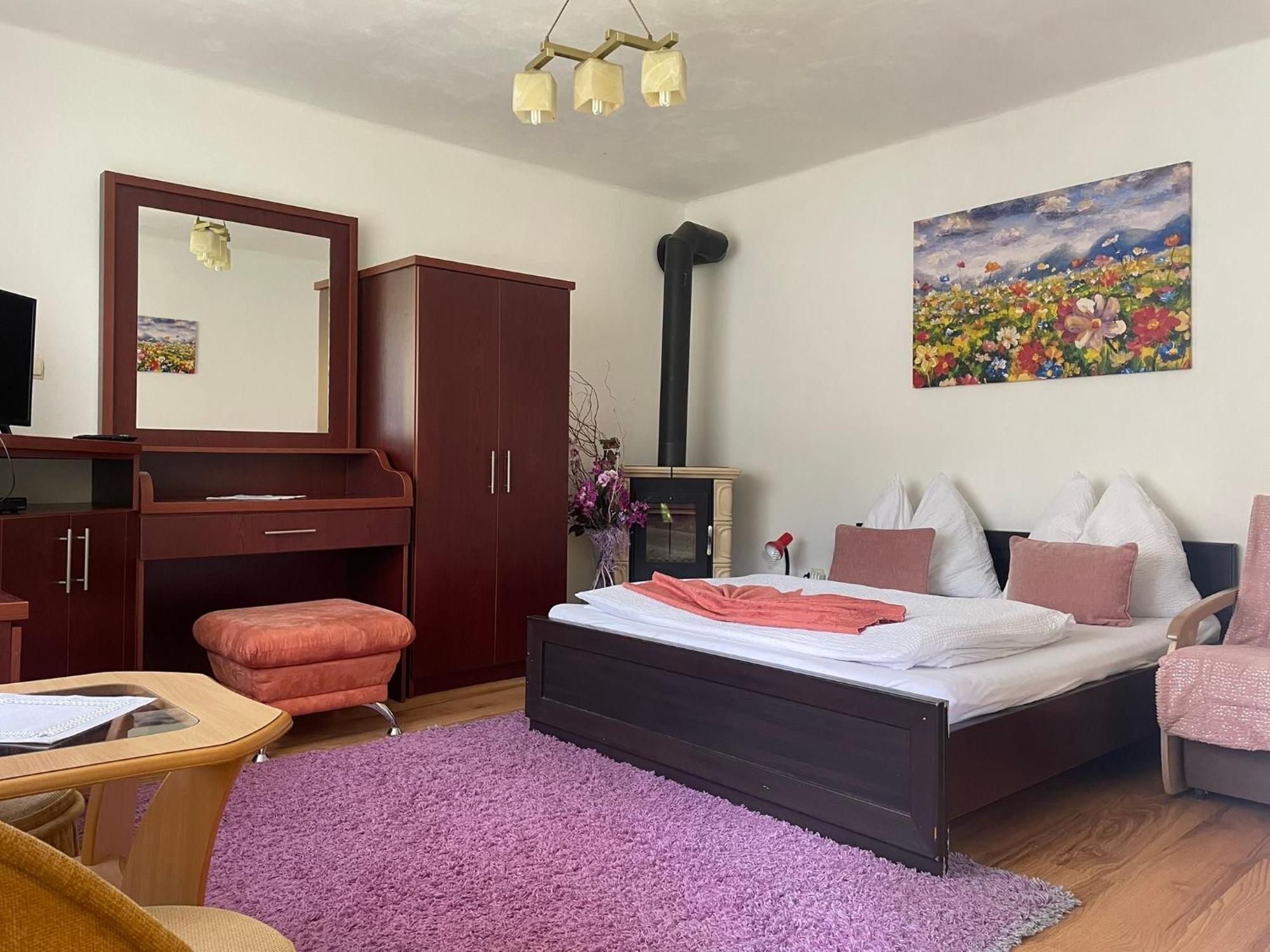 Apartmany Pod Troma Korunami Cerveny Klastor Ngoại thất bức ảnh