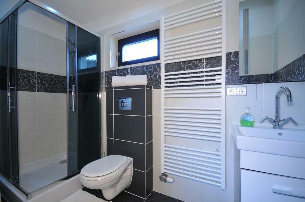 Apartmany Pod Troma Korunami Cerveny Klastor Ngoại thất bức ảnh