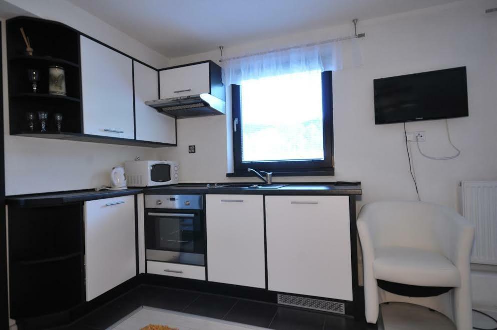 Apartmany Pod Troma Korunami Cerveny Klastor Ngoại thất bức ảnh